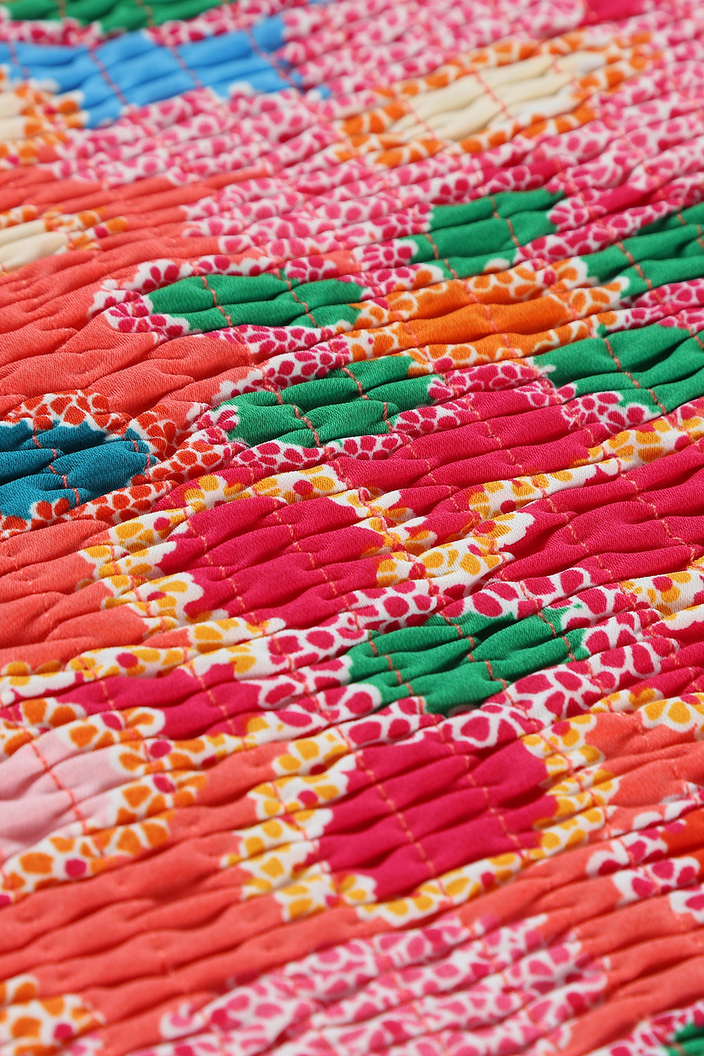 Rosafarbenes Schößchenoberteil mit abstraktem Print und Puffärmeln