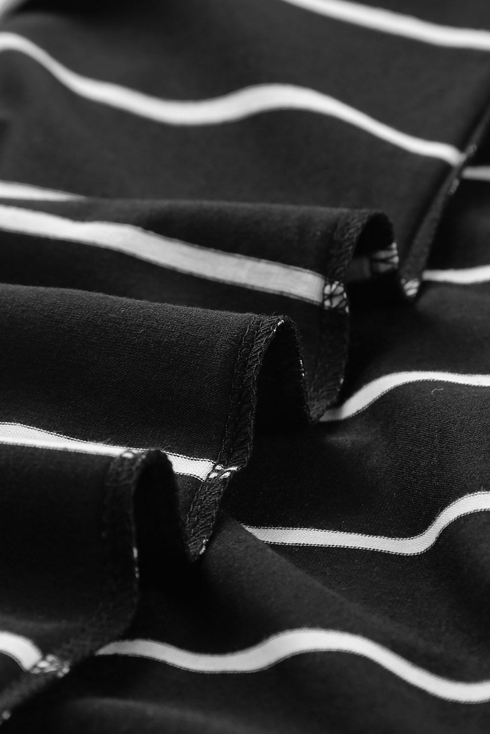 Crna prugasta ležerna duga haljina s prorezima