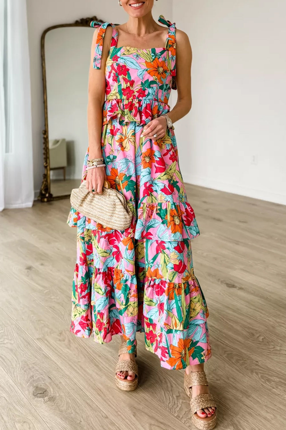 Večbarvna dolga obleka z naborki, brez hrbta in s cvetličnim vzorcem