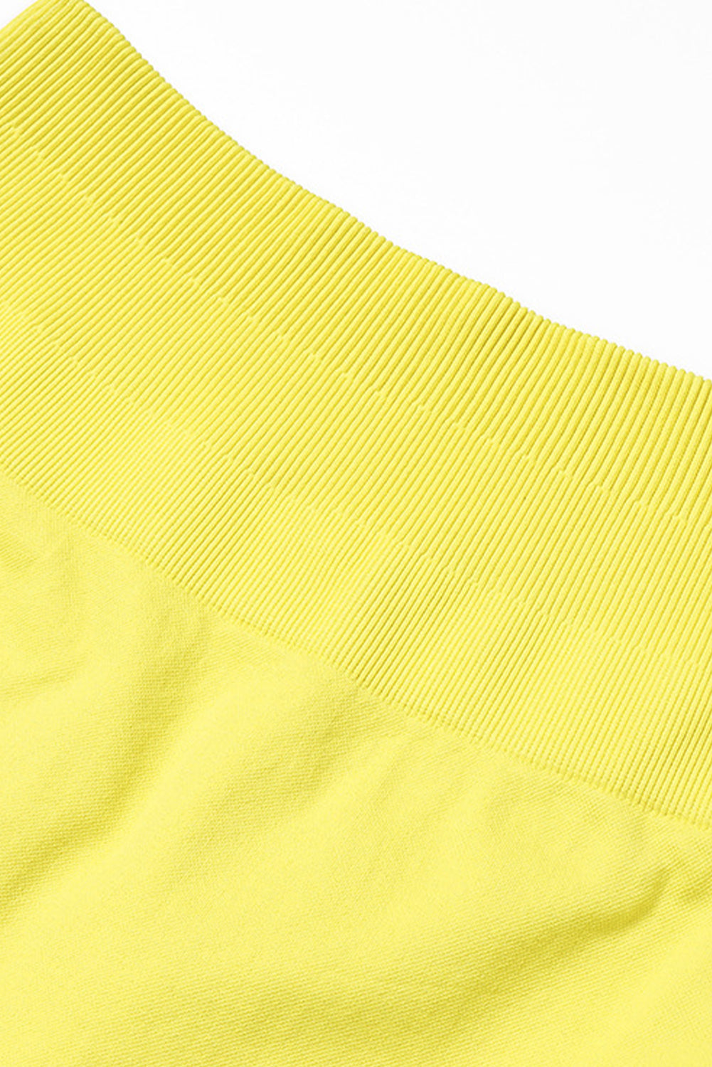 Žuta majica s dugim rukavima i komplet za vježbanje s širokim hlačama