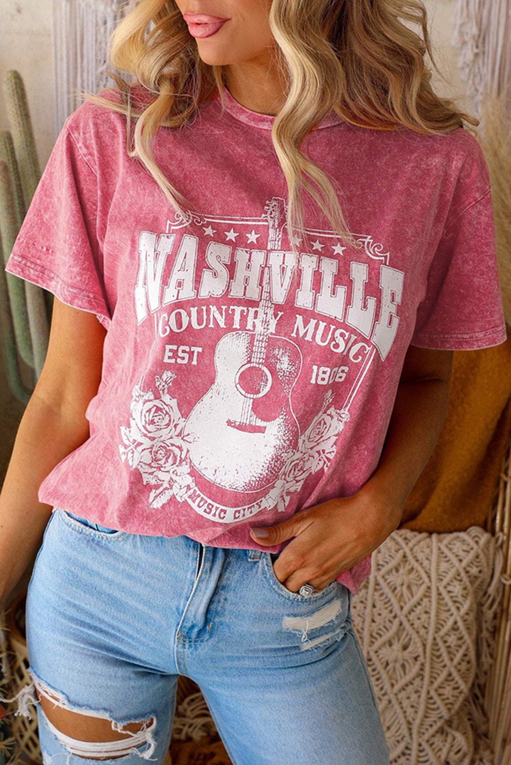 T-shirt lavata minerale con grafica Nashville Music City rosso fuoco