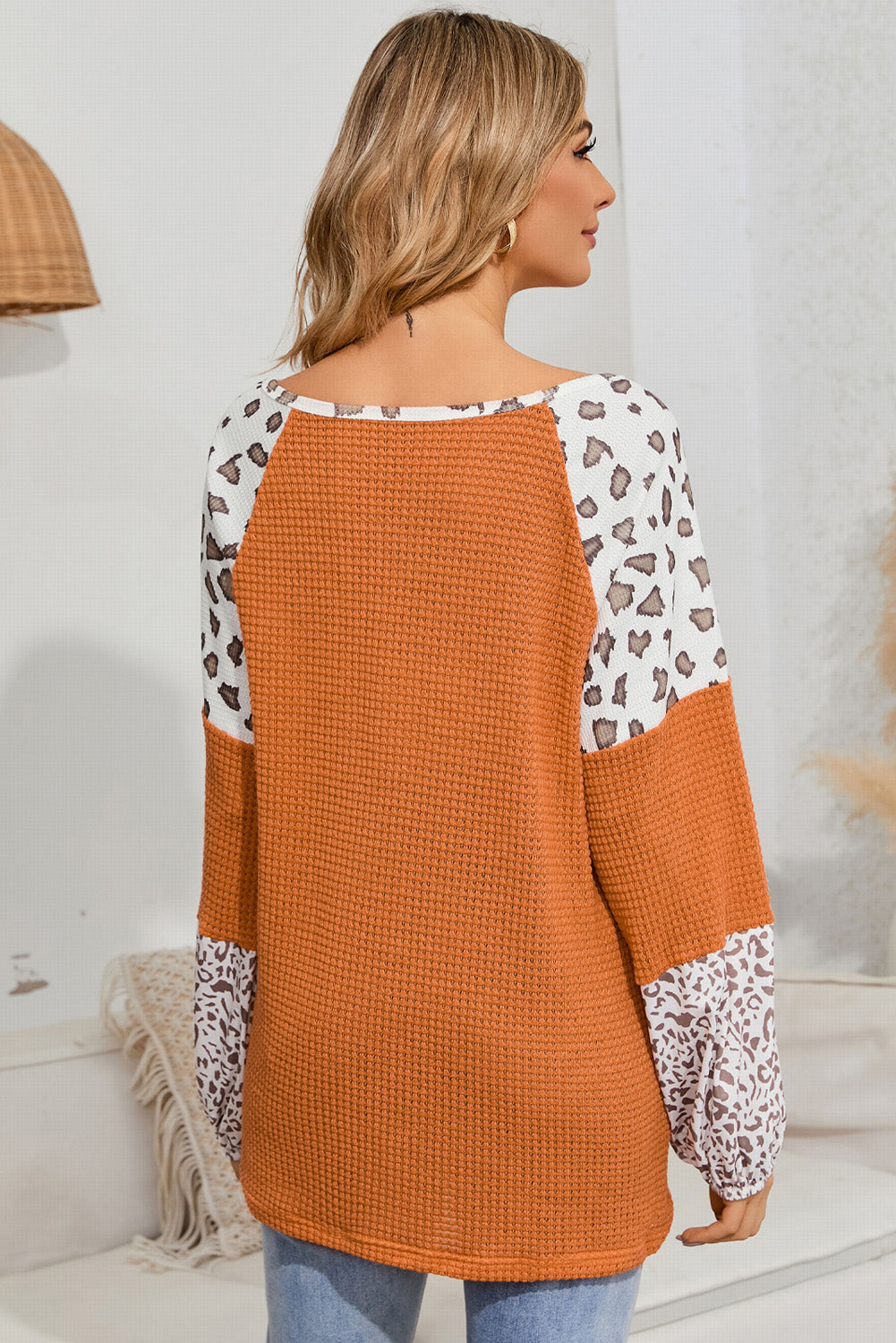 Haut en tricot gaufré color block léopard orange