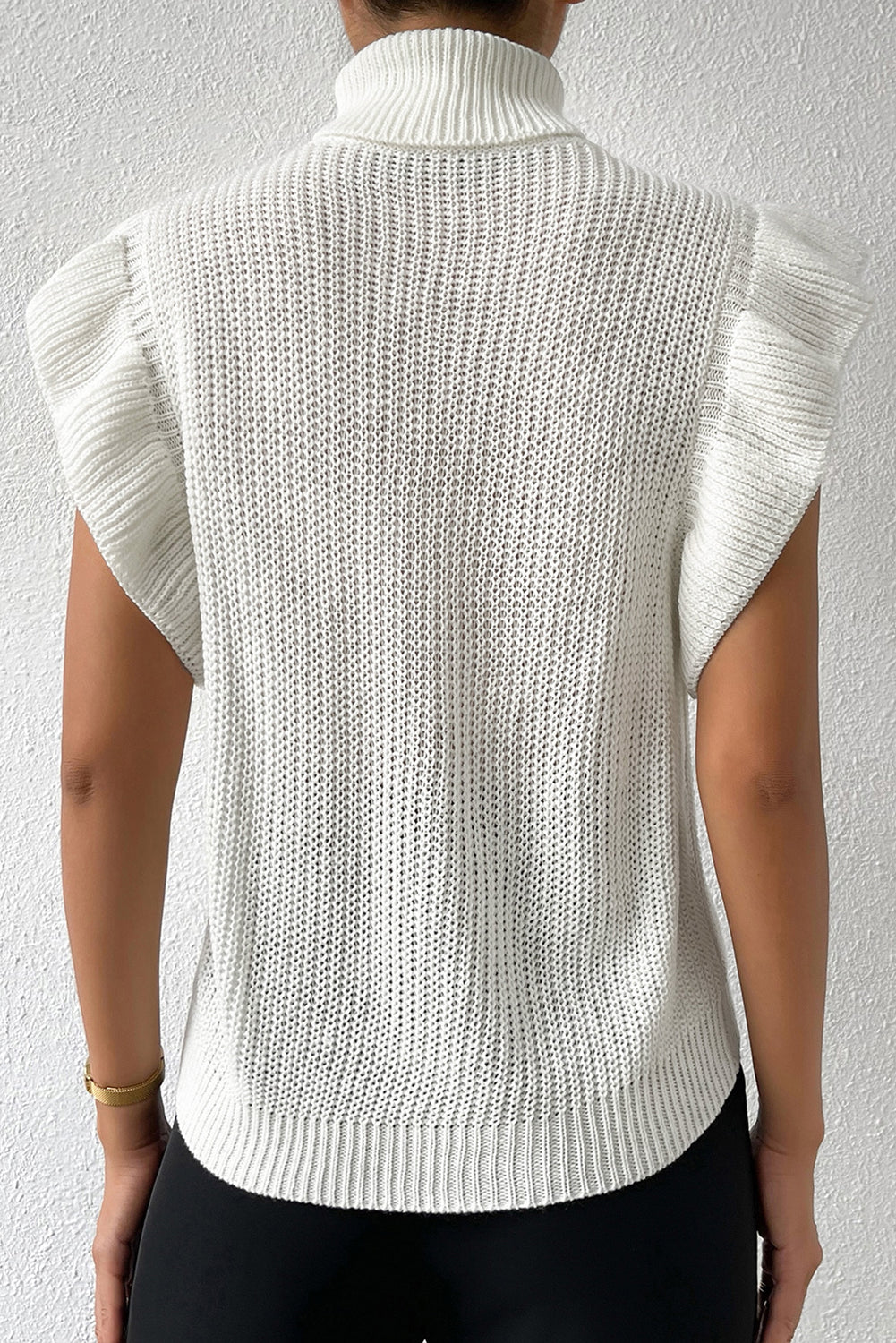 Maglione arricciato lavorato a maglia a trecce a maniche corte con collo alto bianco