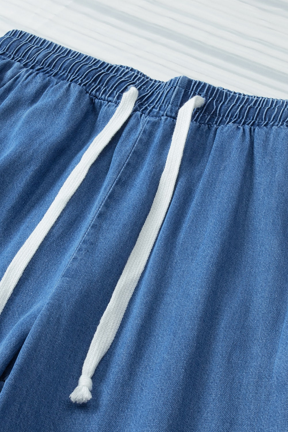 Pantalon ample bleu ciel à jambe large avec cordon de serrage et taille