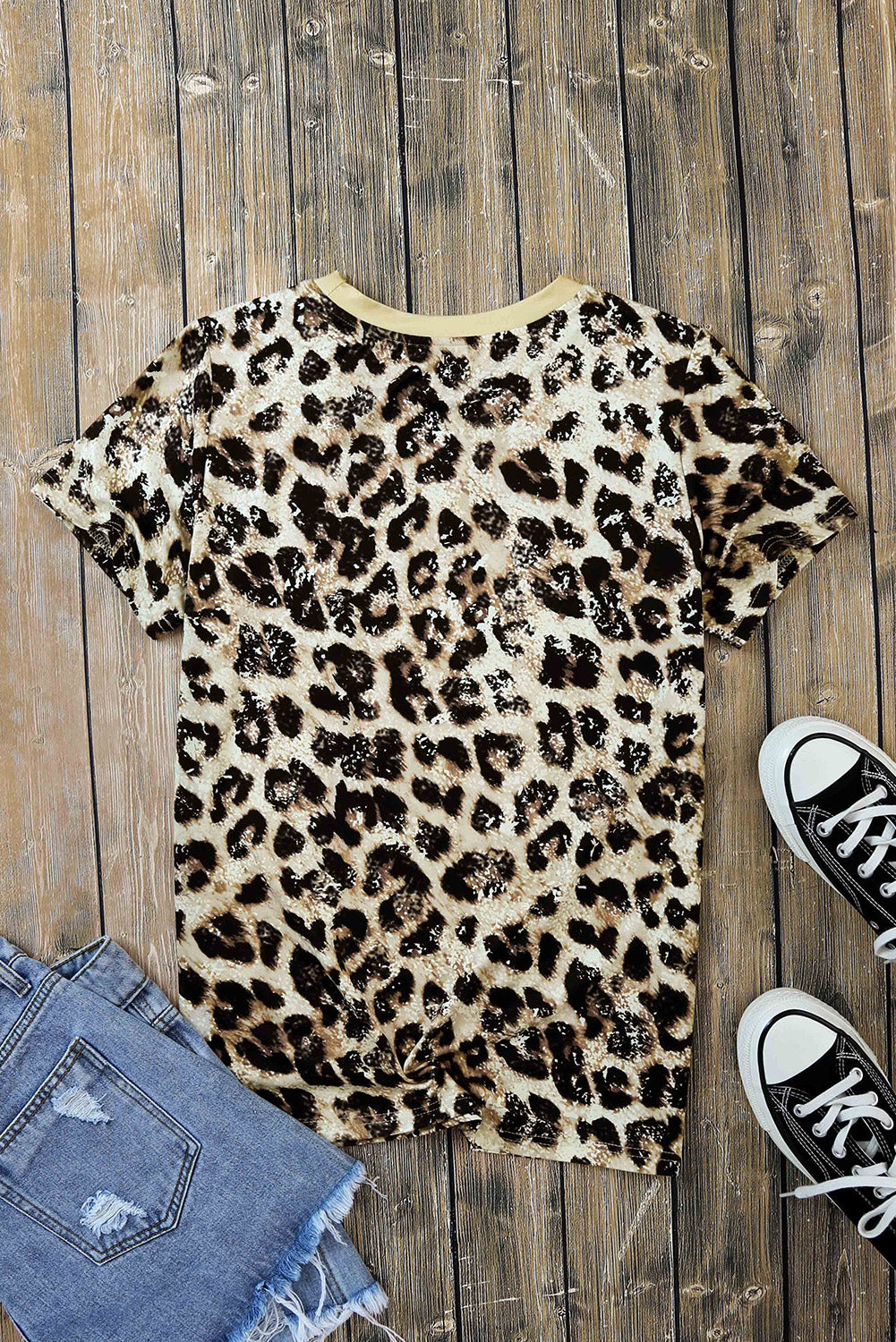 Leopard beljena majica z O izrezom