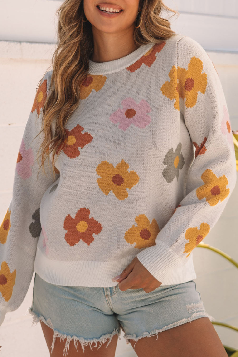 Pleteni pulover s rebrastim rubom ružičastog slatkog cvijeta