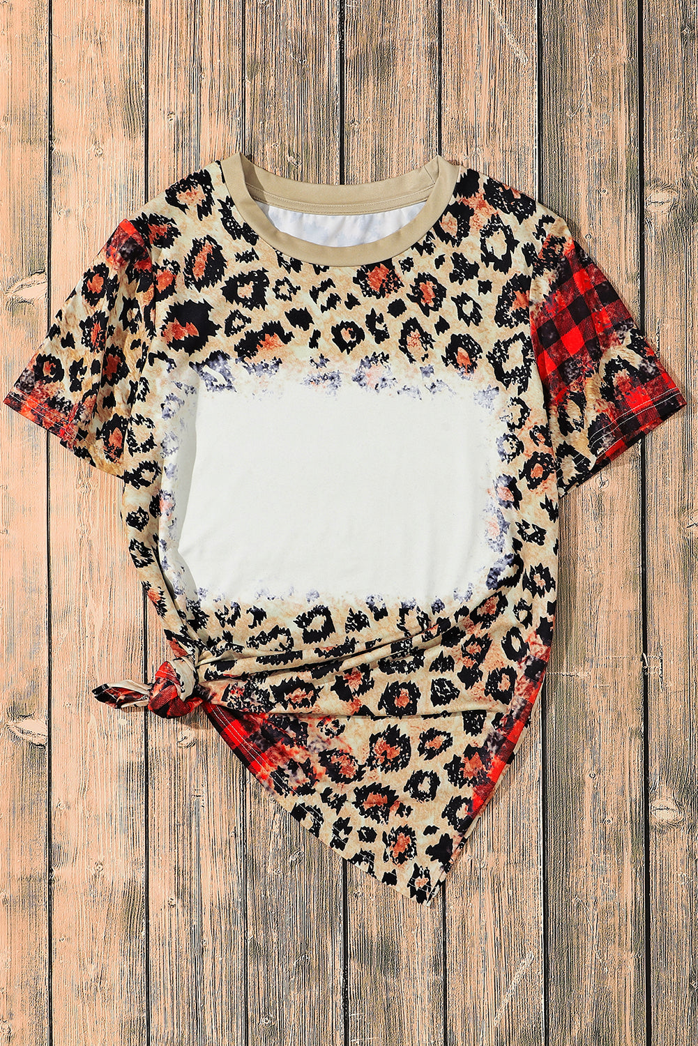 T-shirt a maniche corte con stampa leopardata scozzese sbiancata