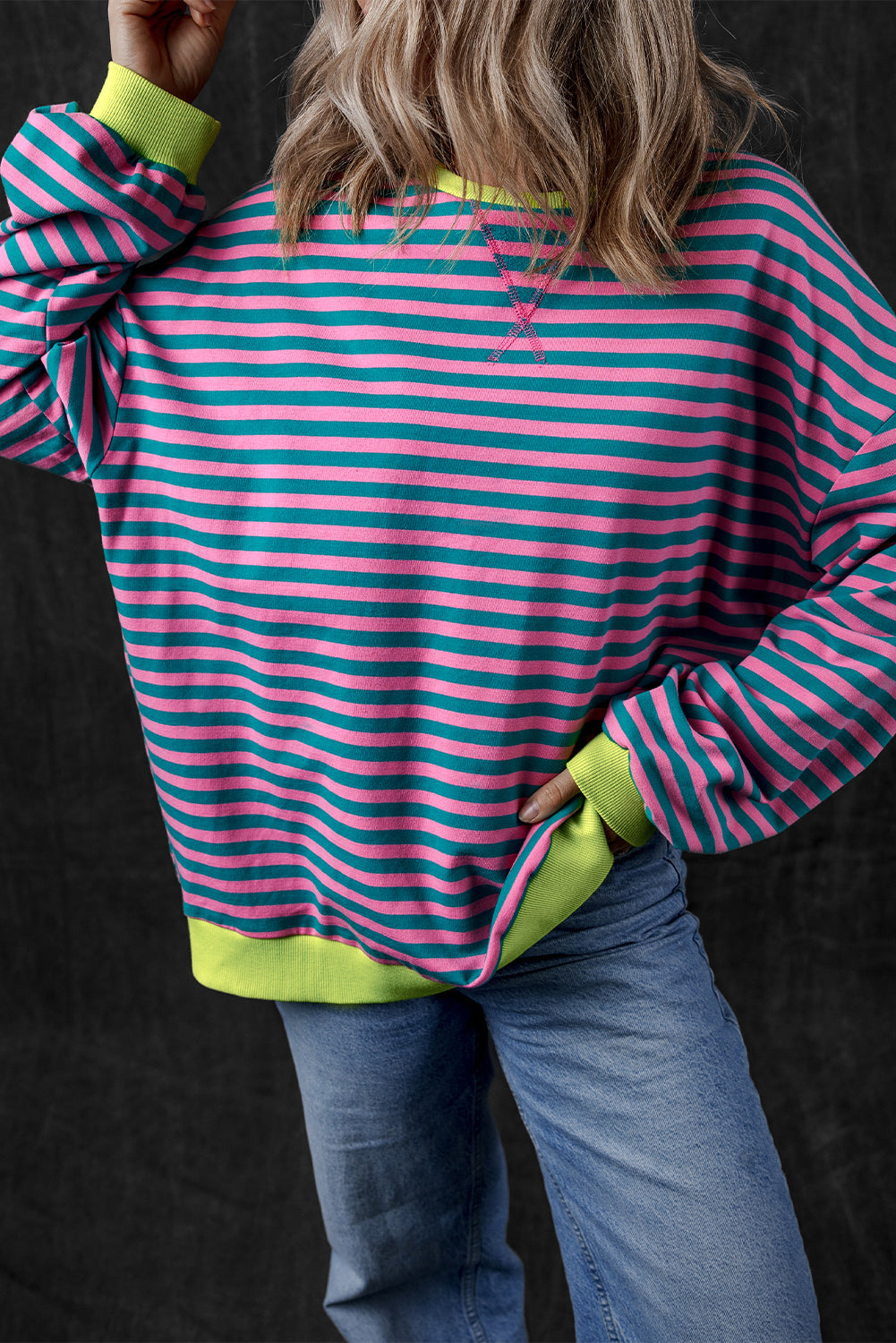 Felpa pullover oversize con finiture a contrasto a righe blu