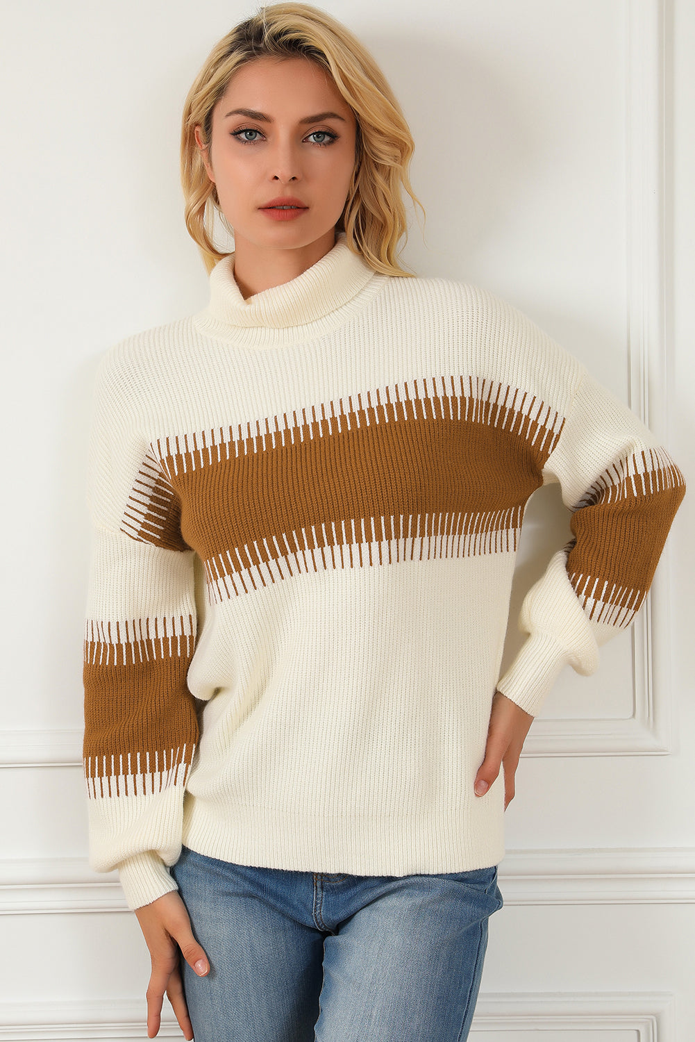 Pull tricoté à col roulé et patchwork imprimé blanc
