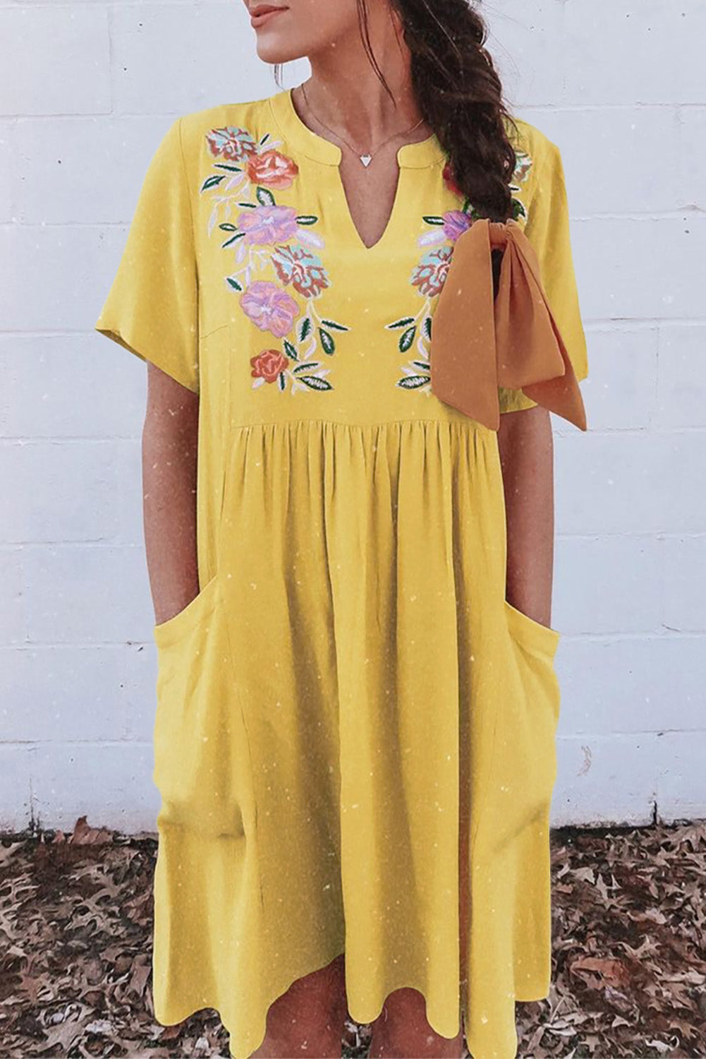 Rumena nihajna obleka Babydoll z izvezenim cvetličnim ovratnikom
