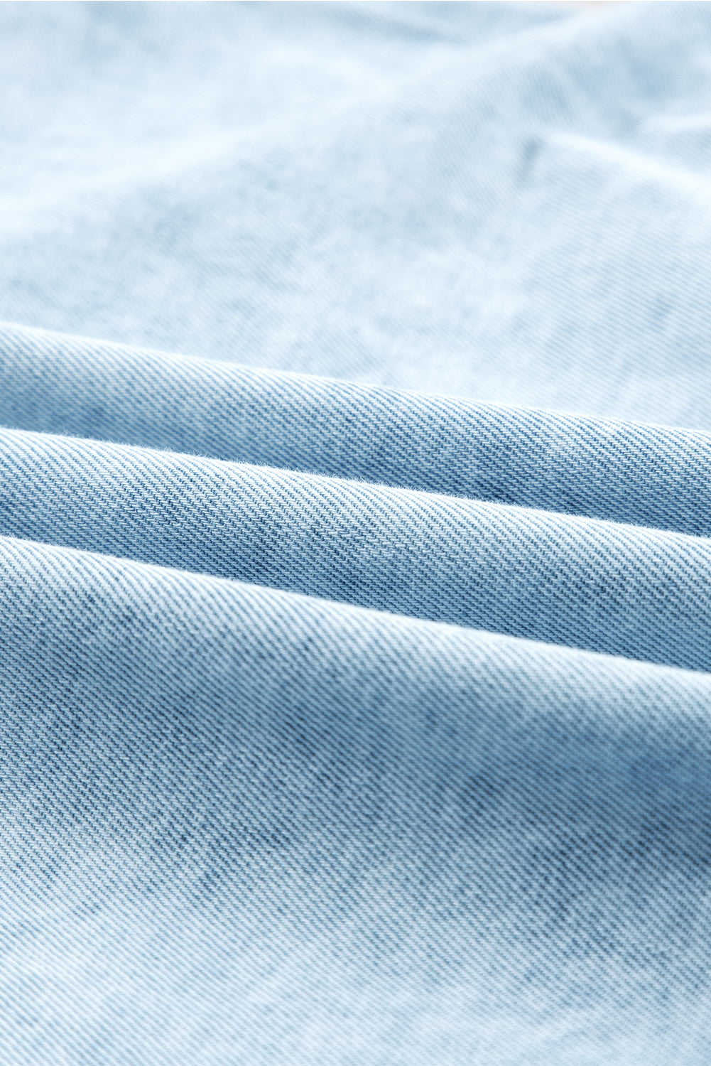 Beau Blue Mineral Wash Rüschen-Jeanskleid mit kurzen Ärmeln und Knöpfen