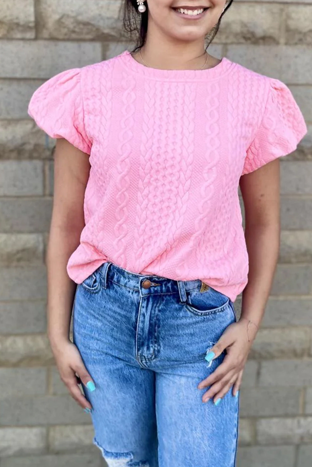 Ružičasta teksturirana majica s puf rukavima