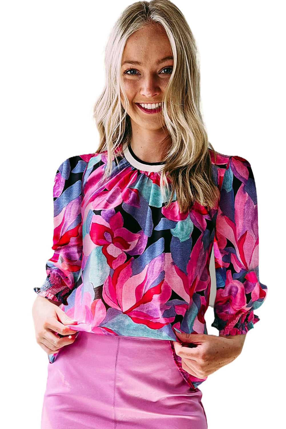 Večbarvna bluza s cvetličnim vzorcem in naborkimi rokavi