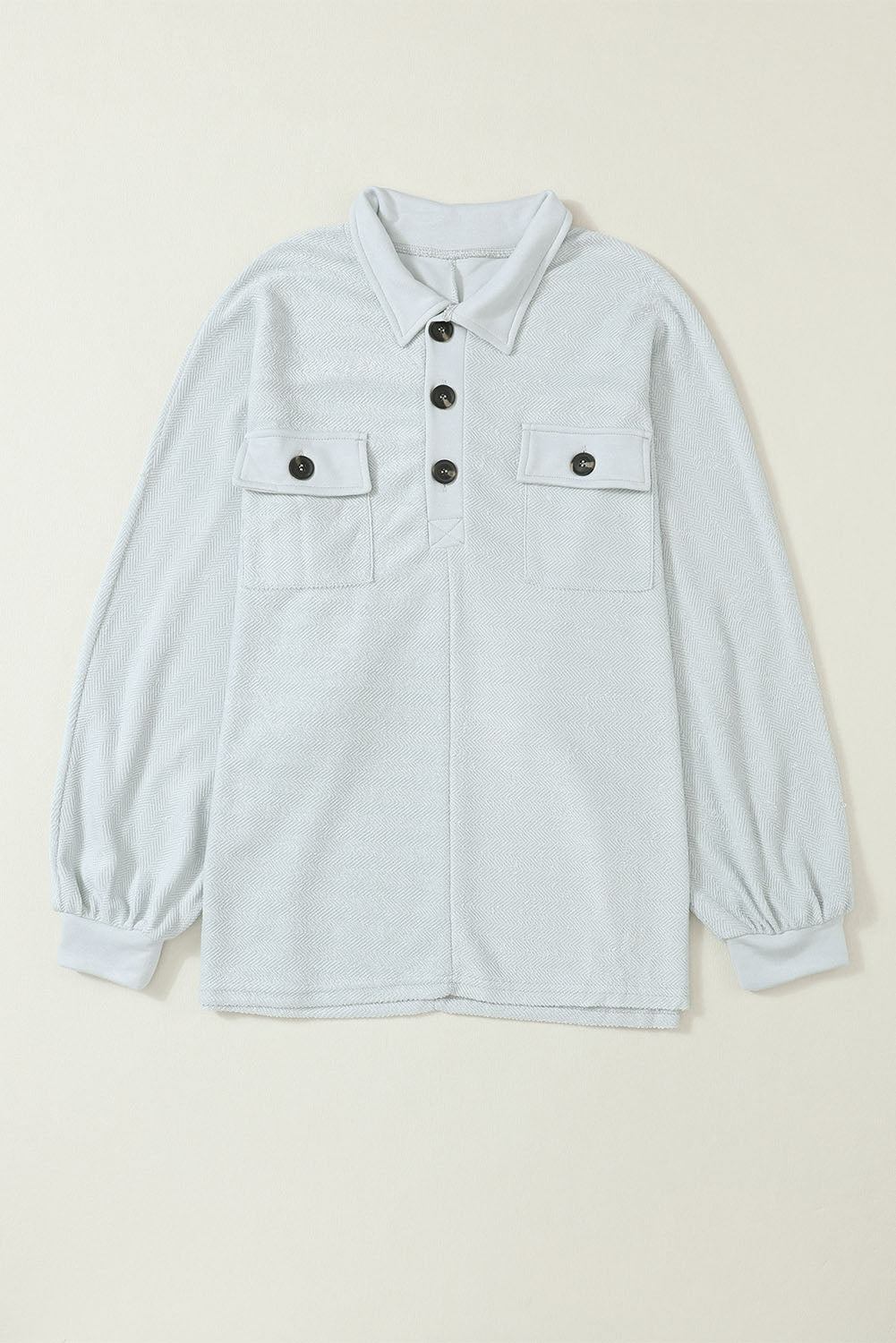 Sweat-shirt blanc surdimensionné à poches à rabat et col boutonné