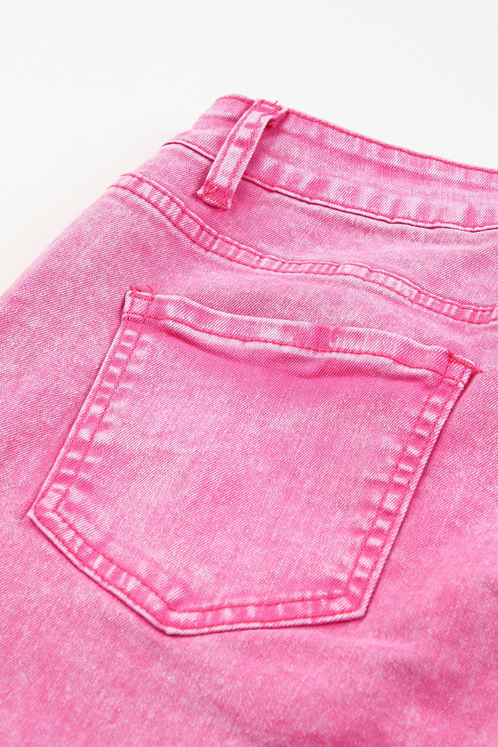 Ružičaste ležerne traperice s džepovima srednjeg struka