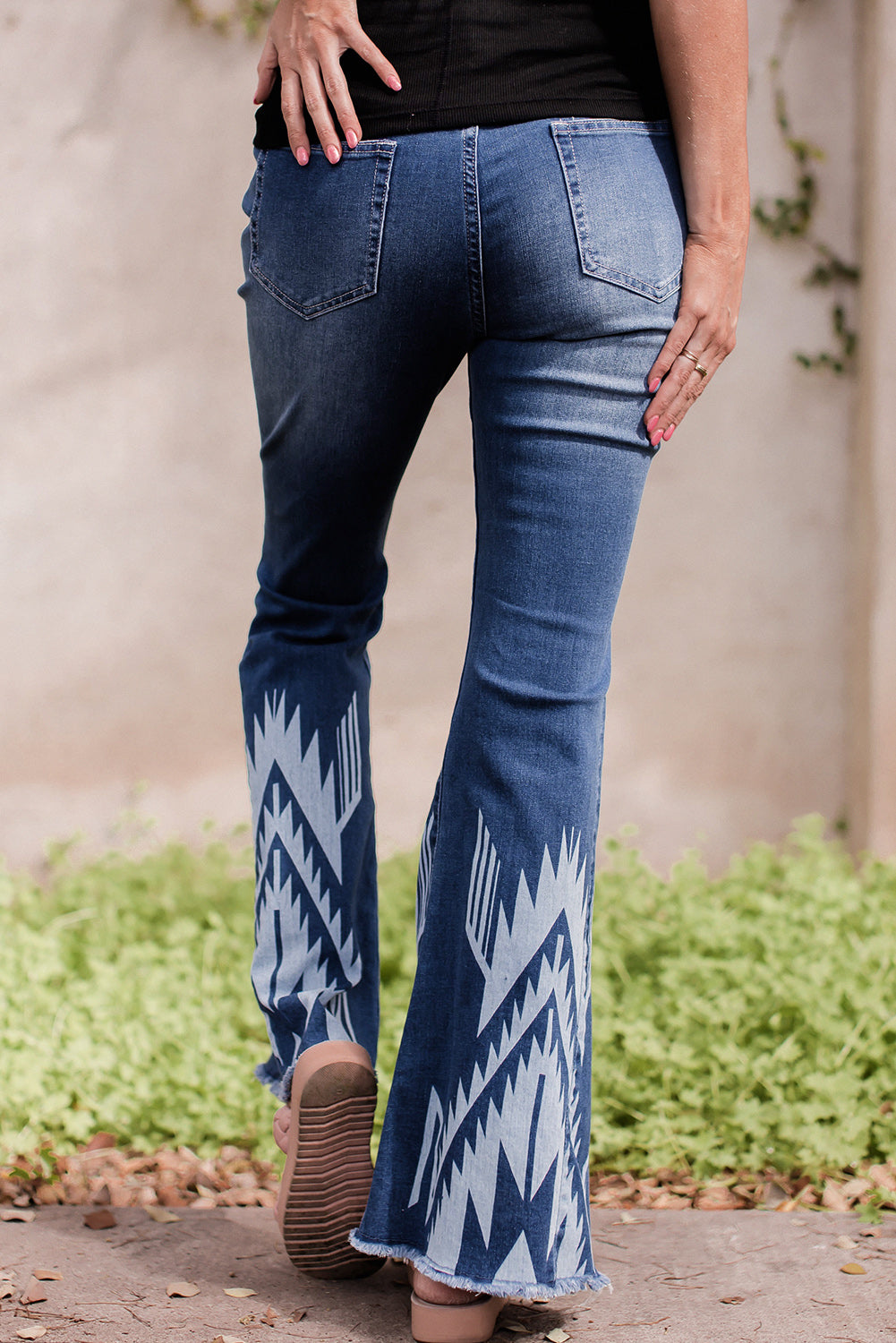 Blaue High-Rise-Flare-Jeans mit Westernmuster