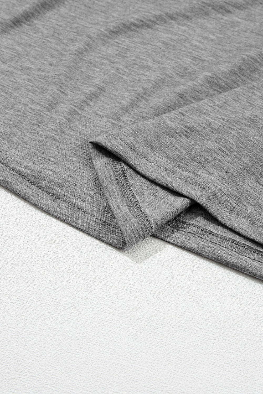 Haut en tricot plissé gris à manches raglan et dentelle contrastée