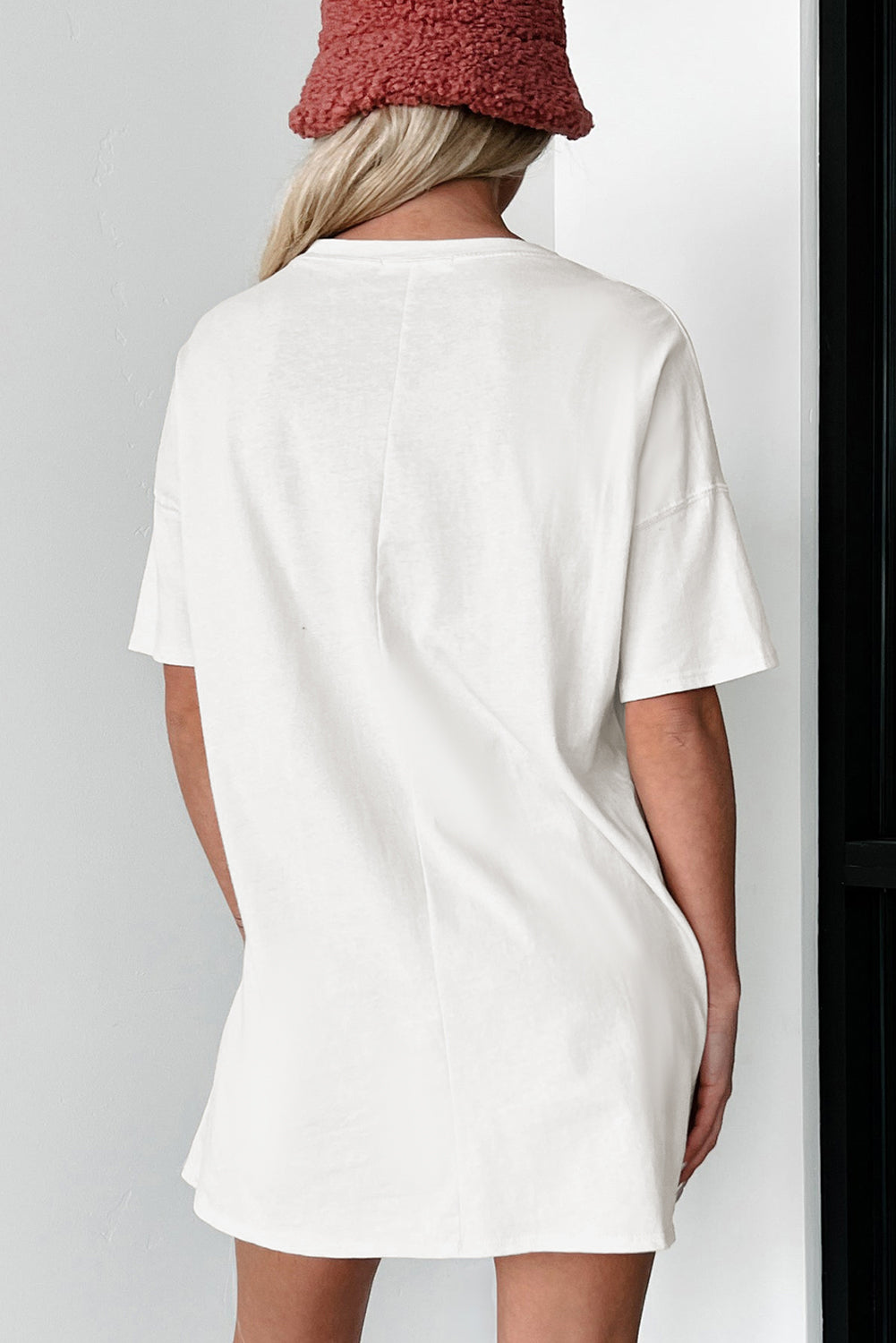Bela enobarvna osnovna majica s tuniko z okroglim izrezom