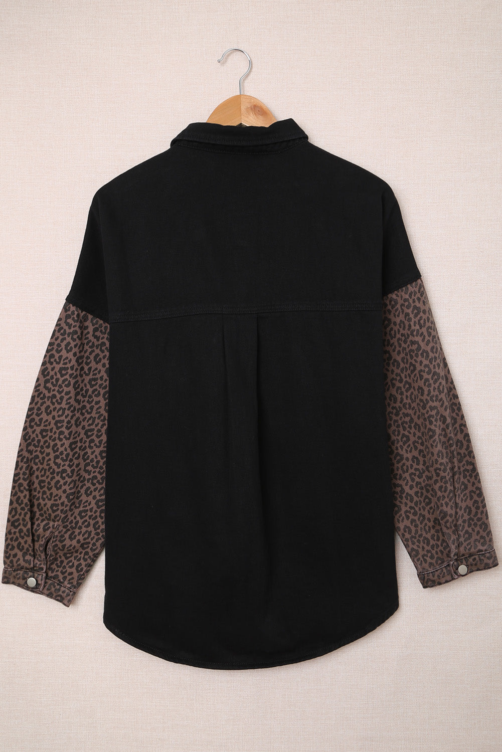 Crna traper jakna s leopardovim kontrastom