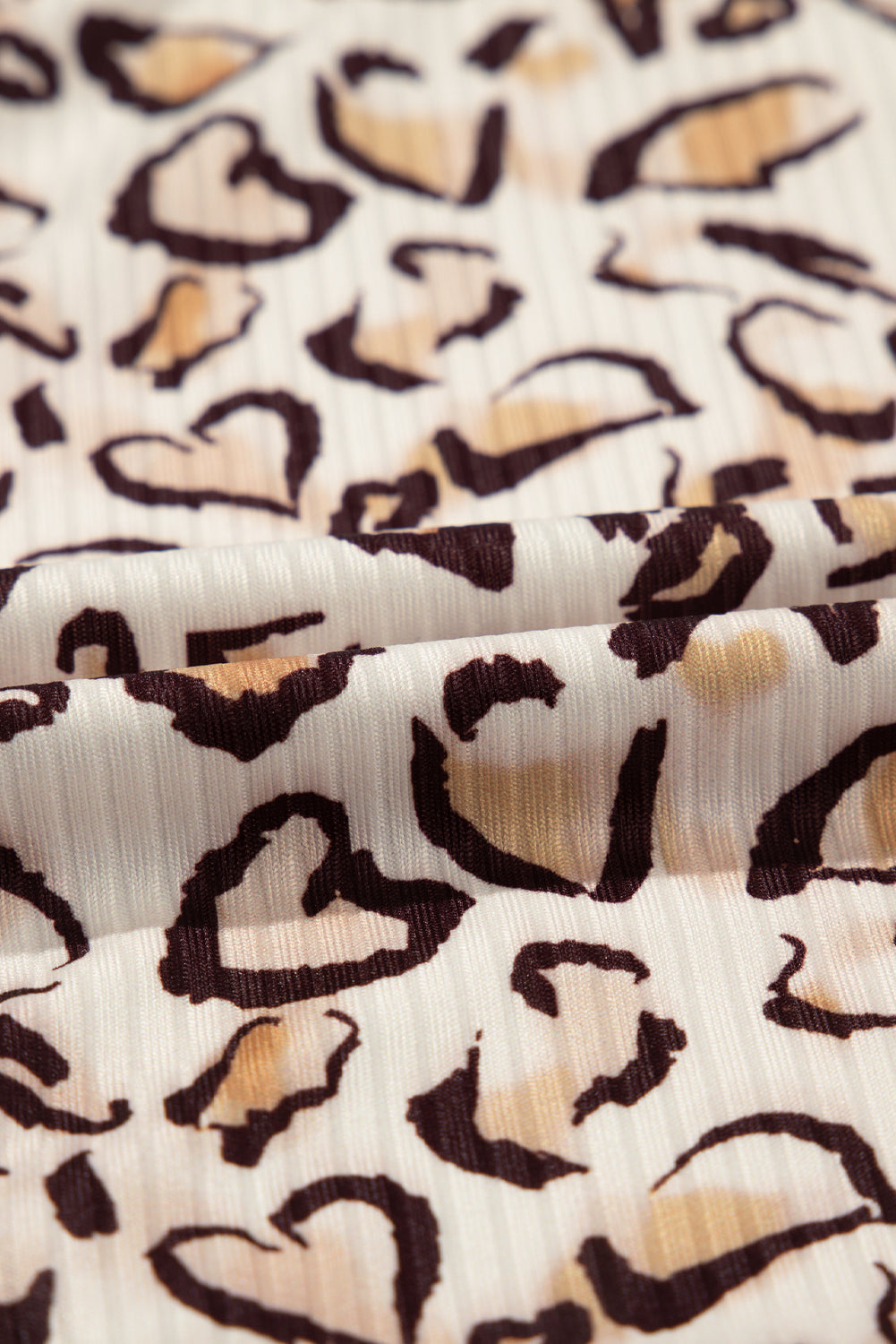 Khakifarbener, einteiliger Badeanzug mit Leopardenmuster und gekerbtem Ausschnitt