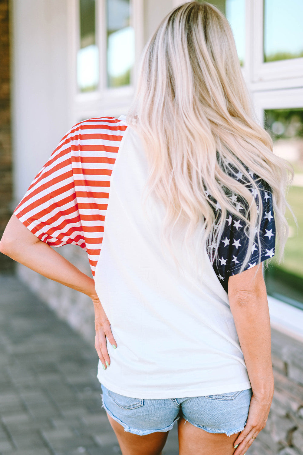 Weißes „The US Stars and Stripes“-T-Shirt mit V-Ausschnitt