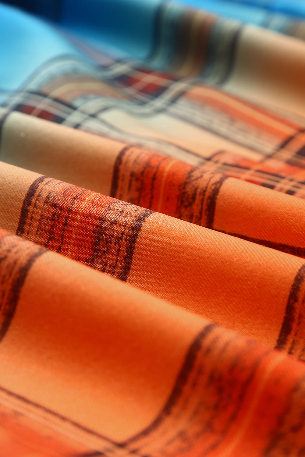 Orangefarbenes, kariertes Mini-Hemdkleid mit Knopfleiste vorne und Farbverlauf