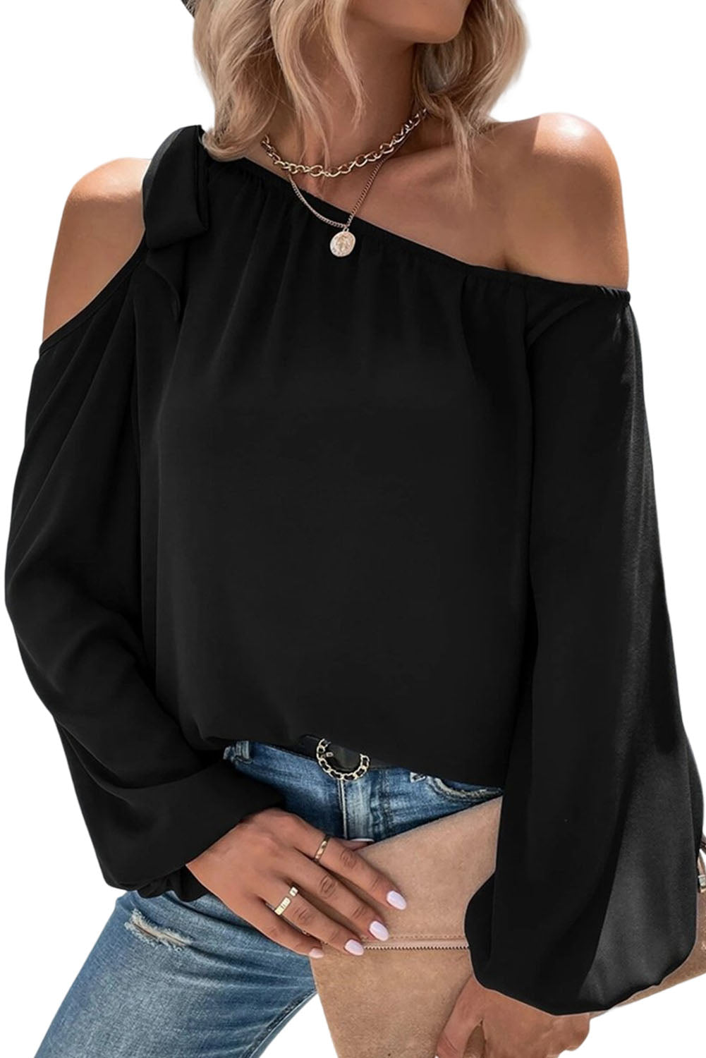 Črna vozlasta asimetrična bluza z odprtimi rameni
