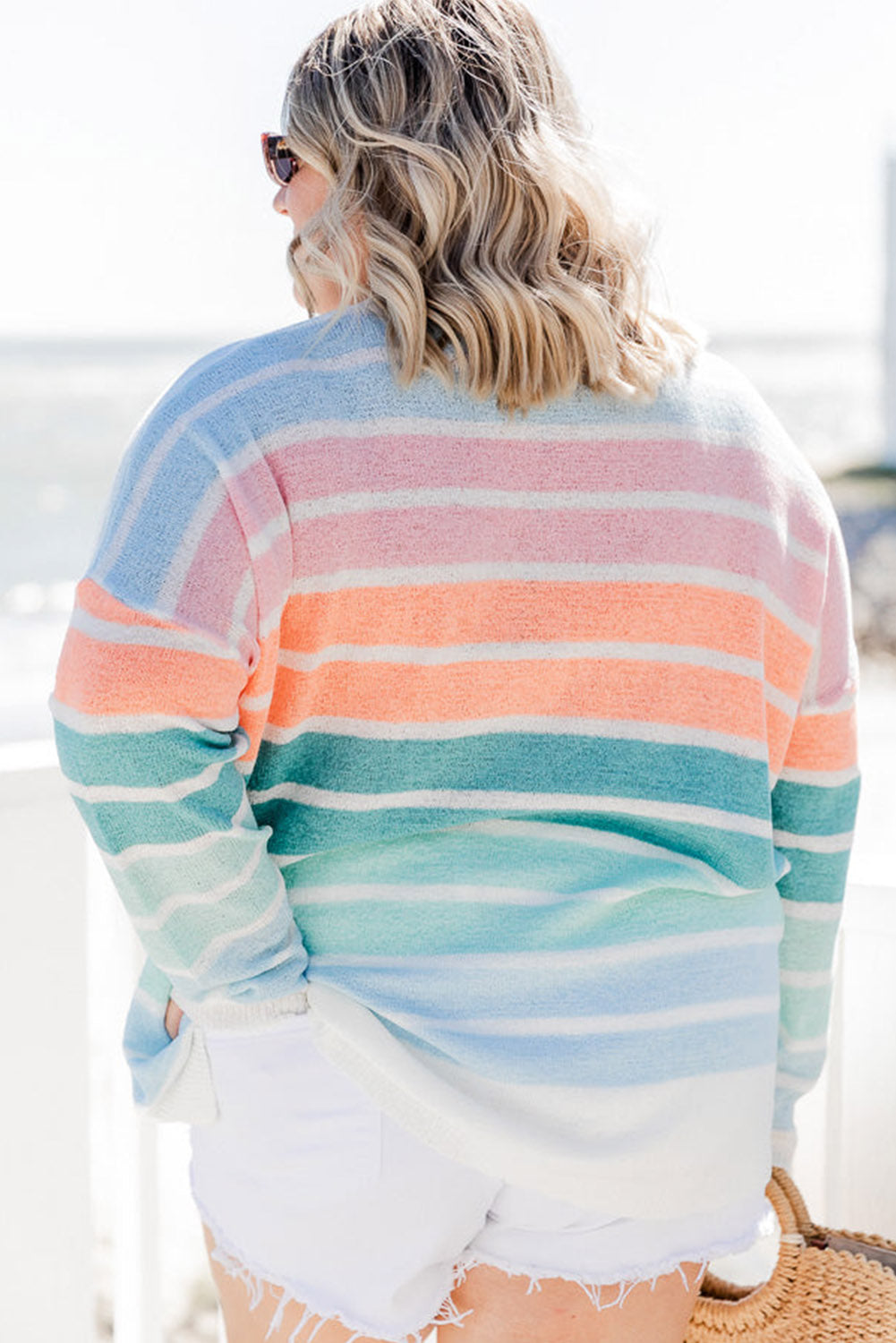 Večbarvni črtasti pulover velike velikosti z okroglim izrezom