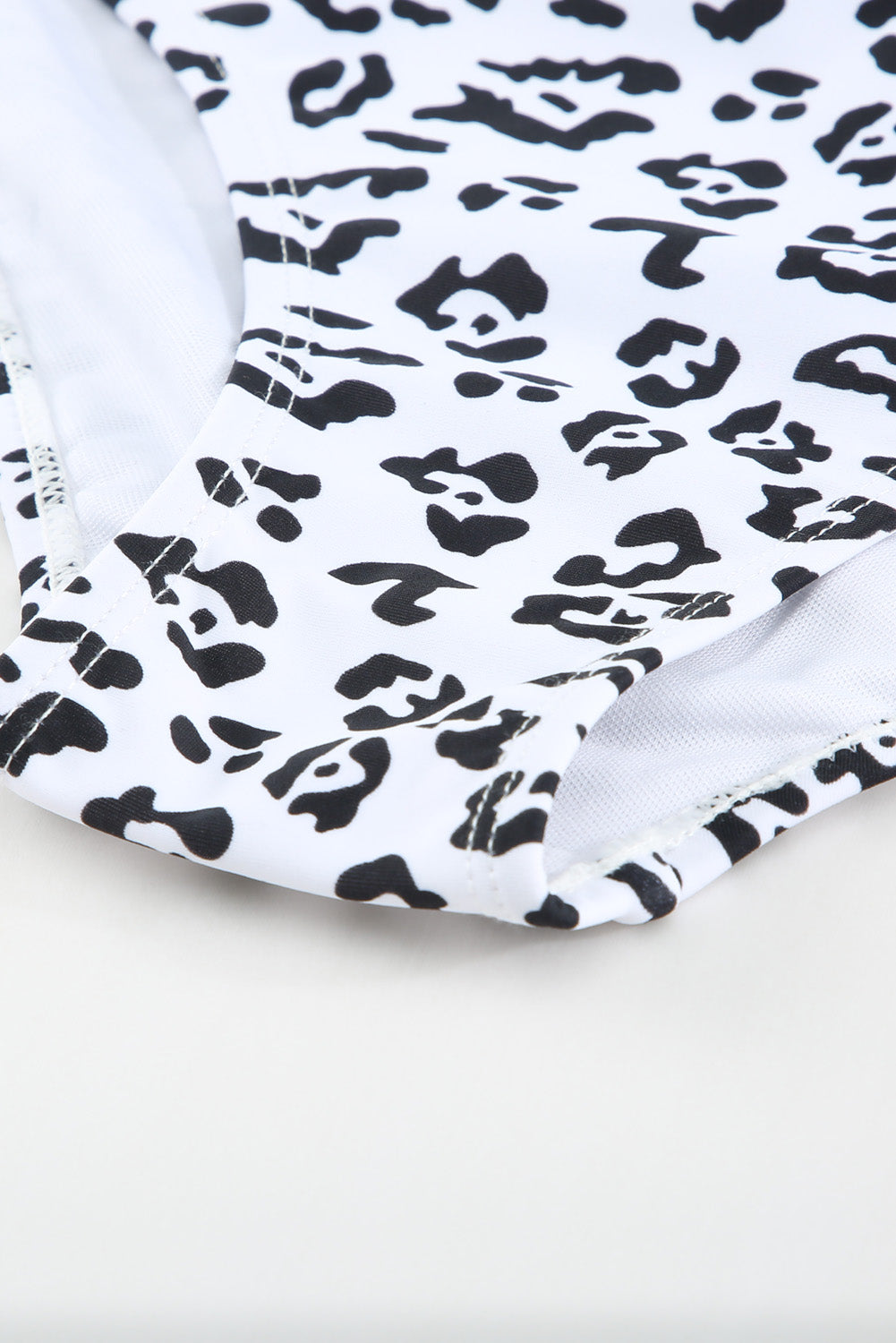 Bikini set s leopard printom s križanim leđima