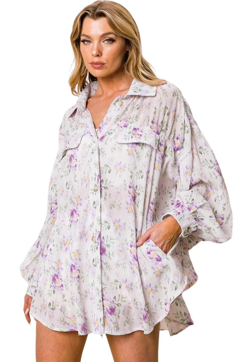 Camicia con tasca con patta pieghettata e stampa floreale viola
