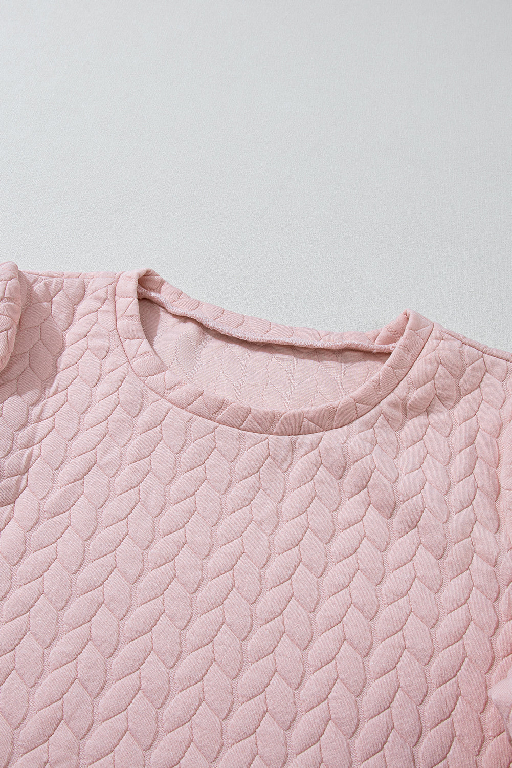 Sweat-shirt rose clair à manches bouffantes texturées et torsadées