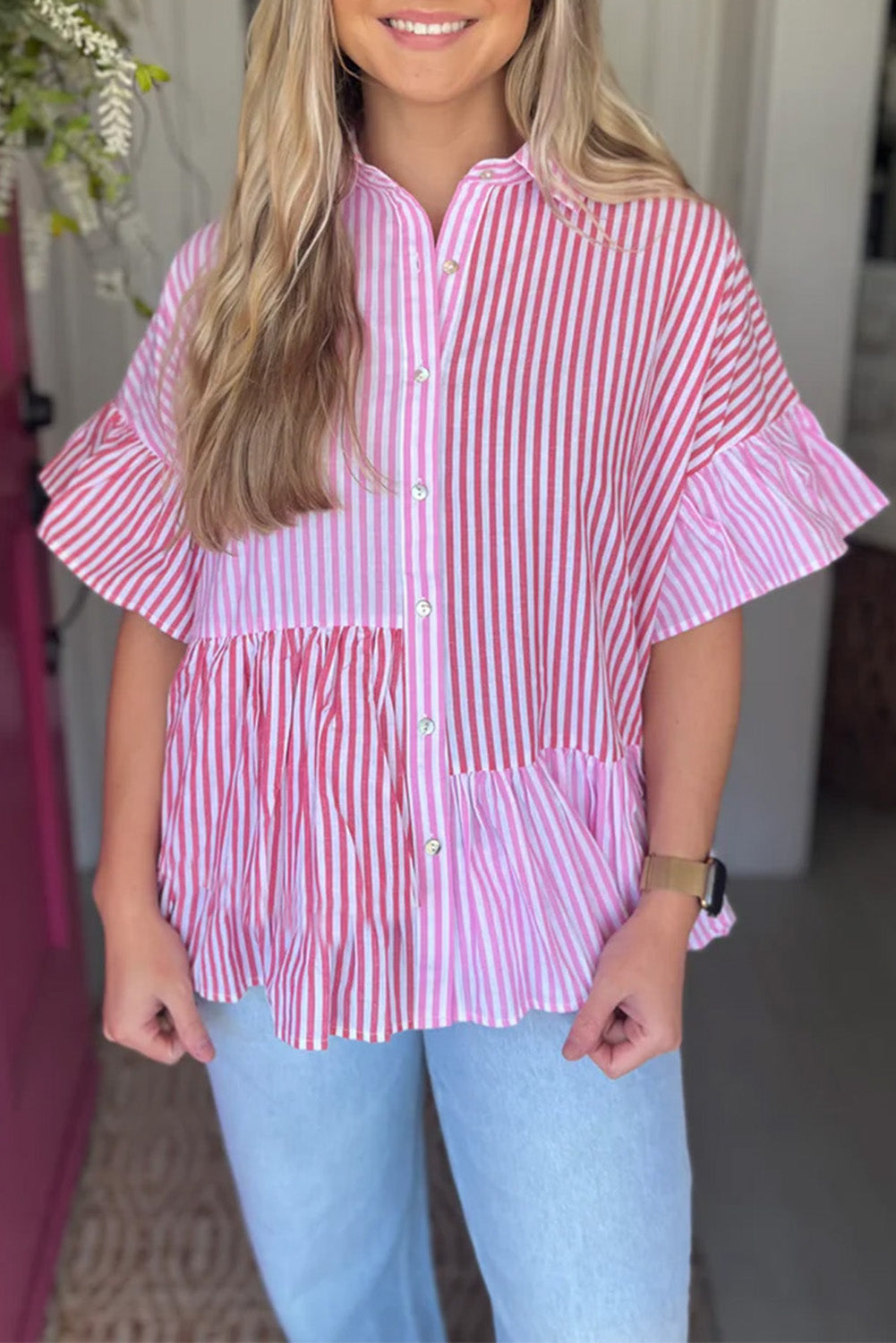 Chemise boutonnée à rayures roses et ourlet à volants en patchwork