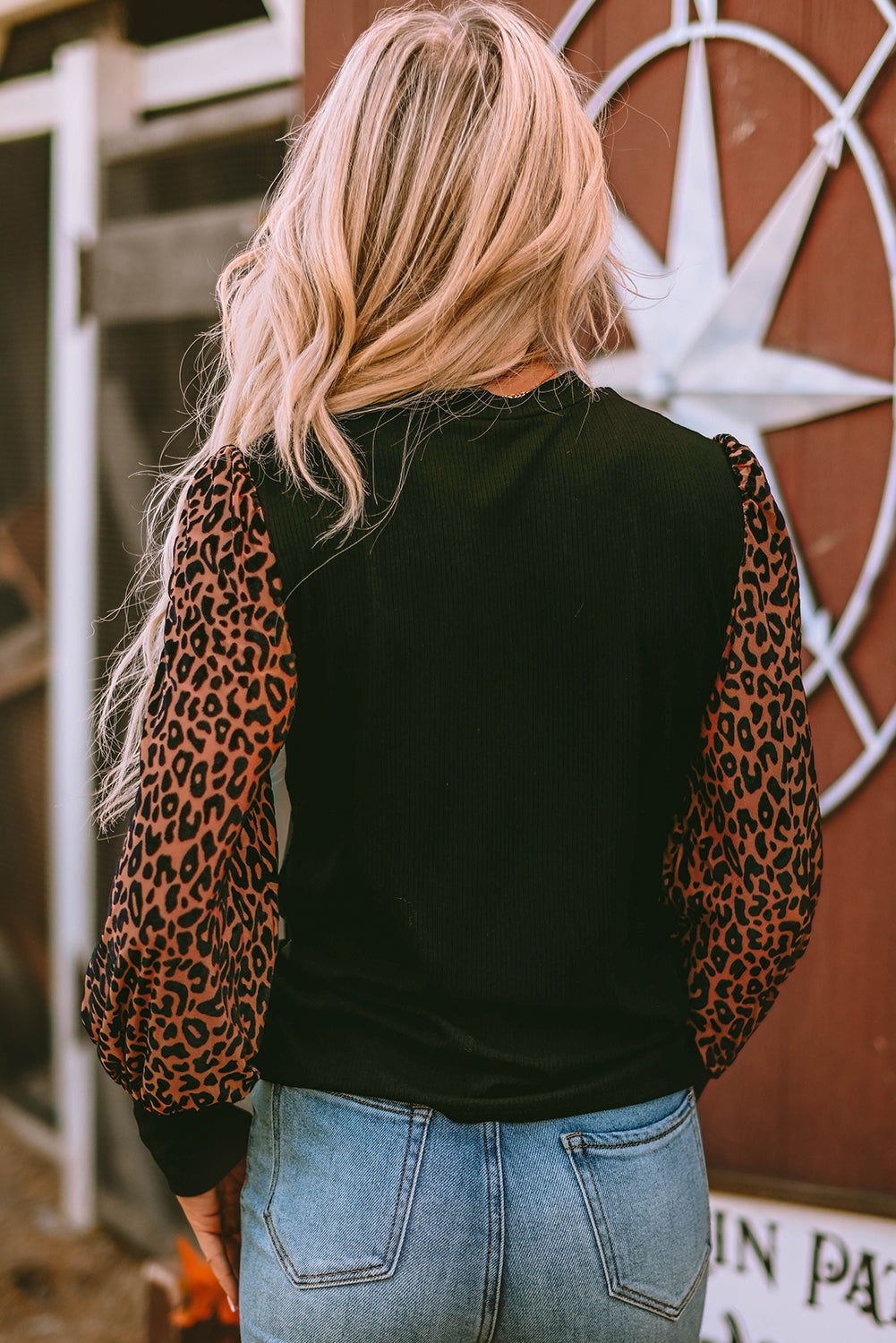 Rebrasta pletena bluza z dolgimi rokavi v mareličnem leopardjem tisku