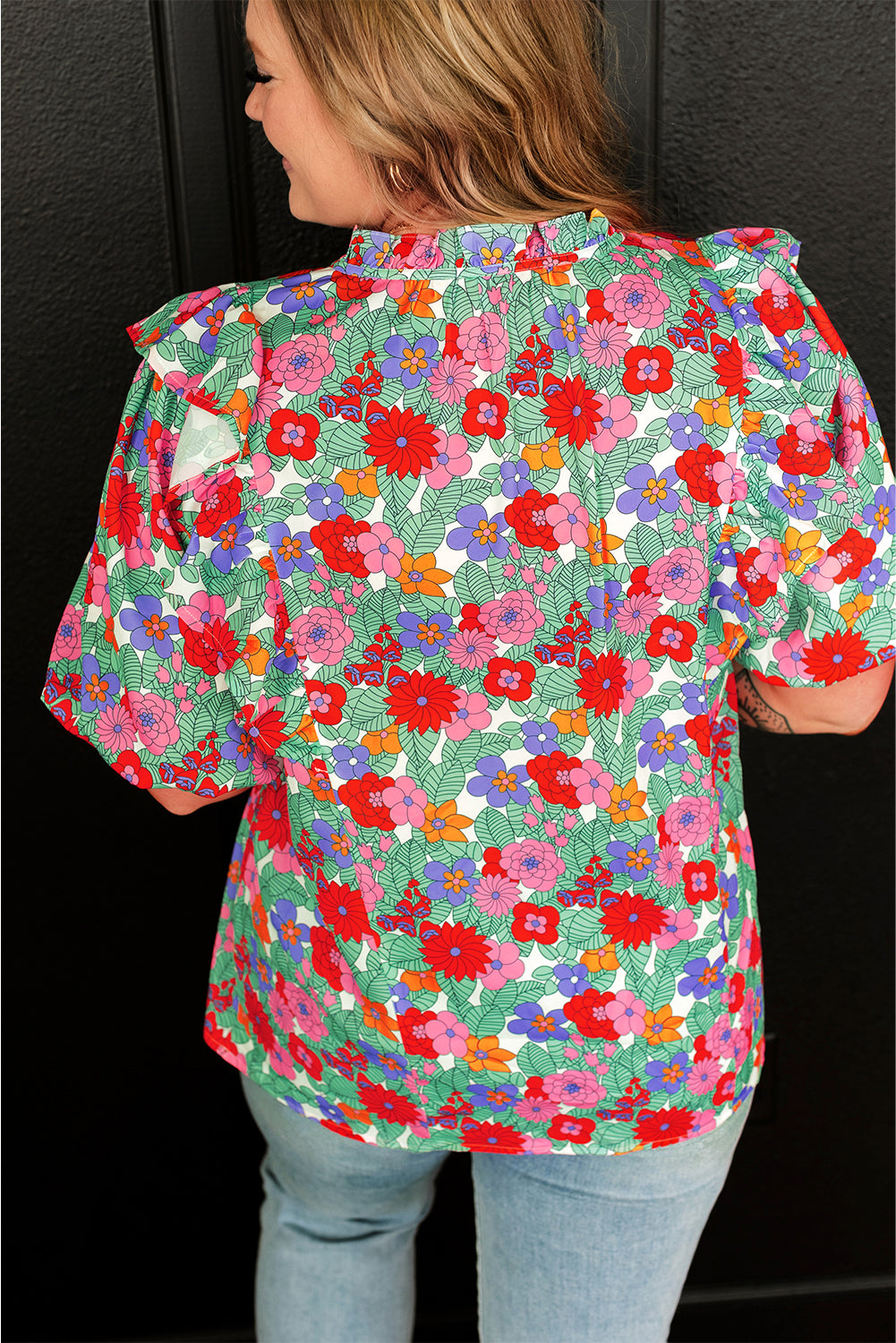 Mehrfarbige Plus-Size-Bluse mit Blumendruck, Rüschen, V-Ausschnitt und Blasenärmeln