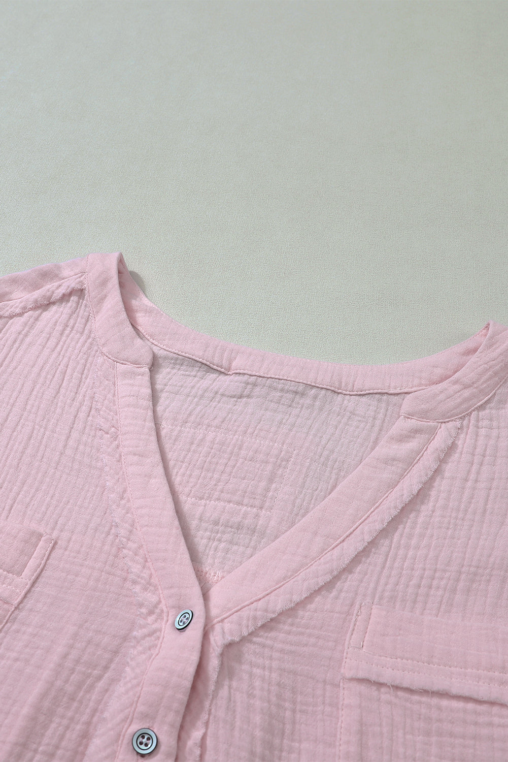 Ružičasta majica s dugim rukavima s naborima i dugim rukavima