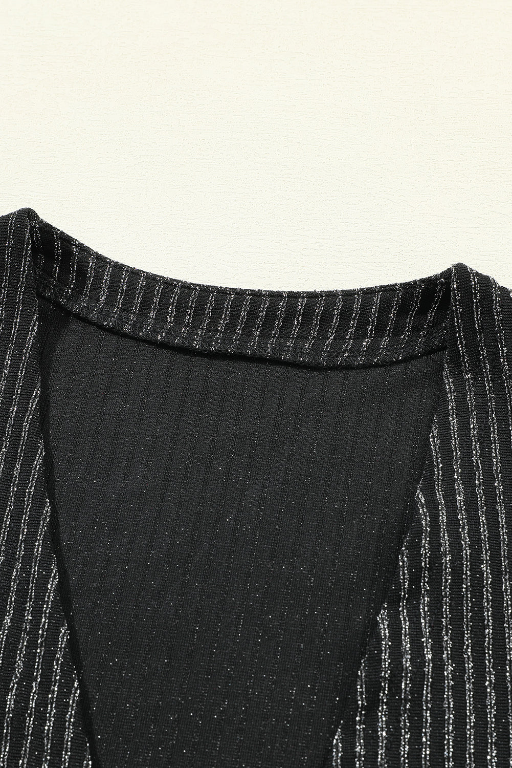 Completo cardigan a coste nero metallizzato e pantaloni a zampa d'elefante