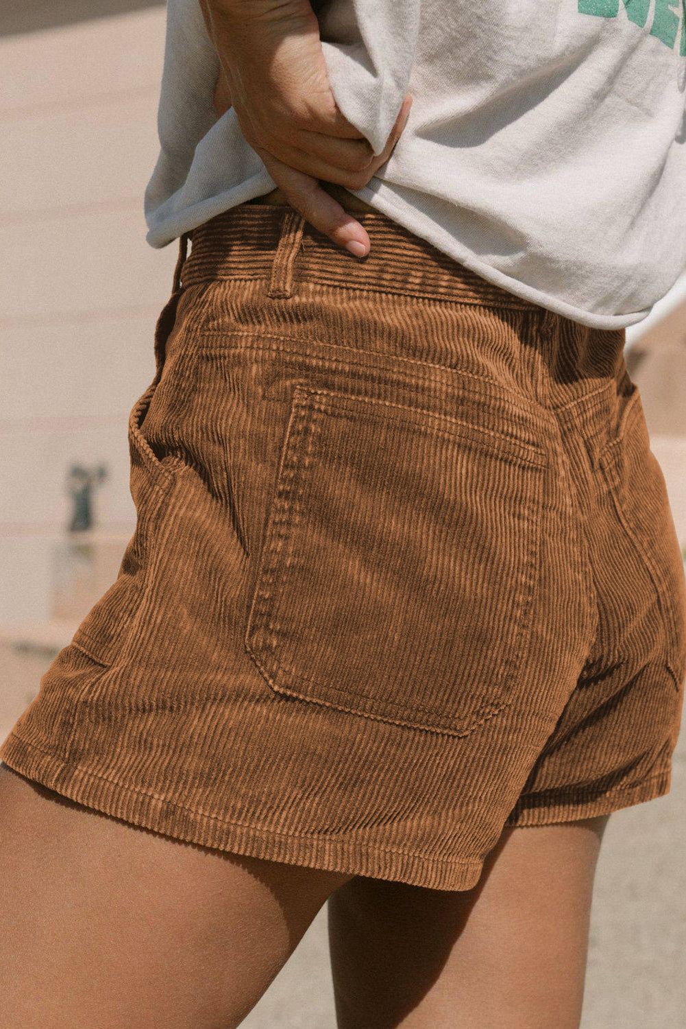 Rjave vintage kratke hlače iz velveta z žepom v pasu
