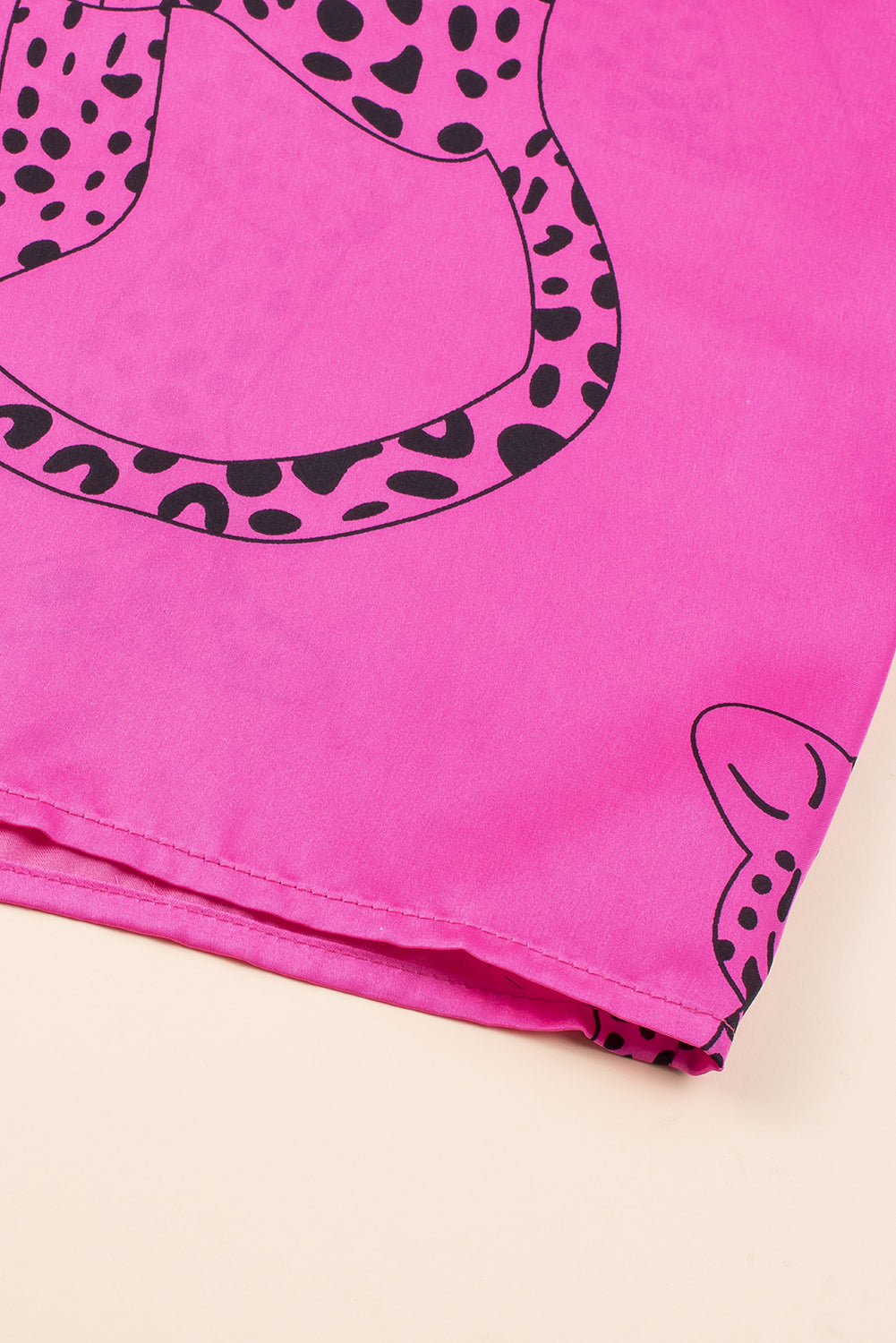 Mini abito taglie forti con mezza manica con stampa ghepardo rosa e bottoni