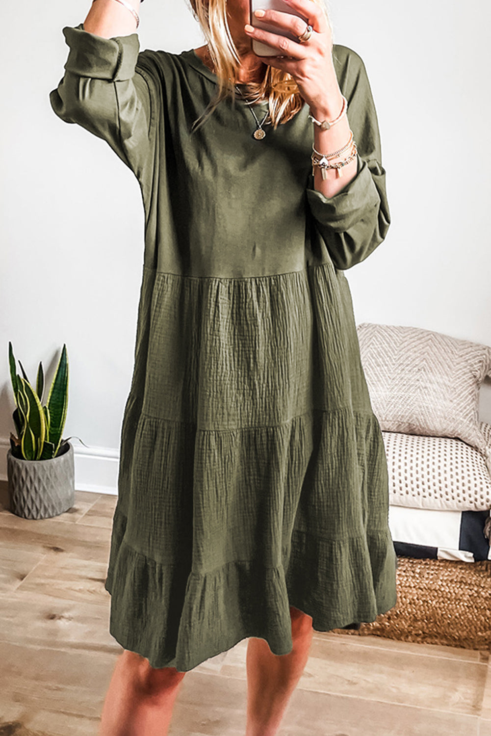Mini-robe patchwork froissée à manches longues et à plusieurs niveaux vert mousse