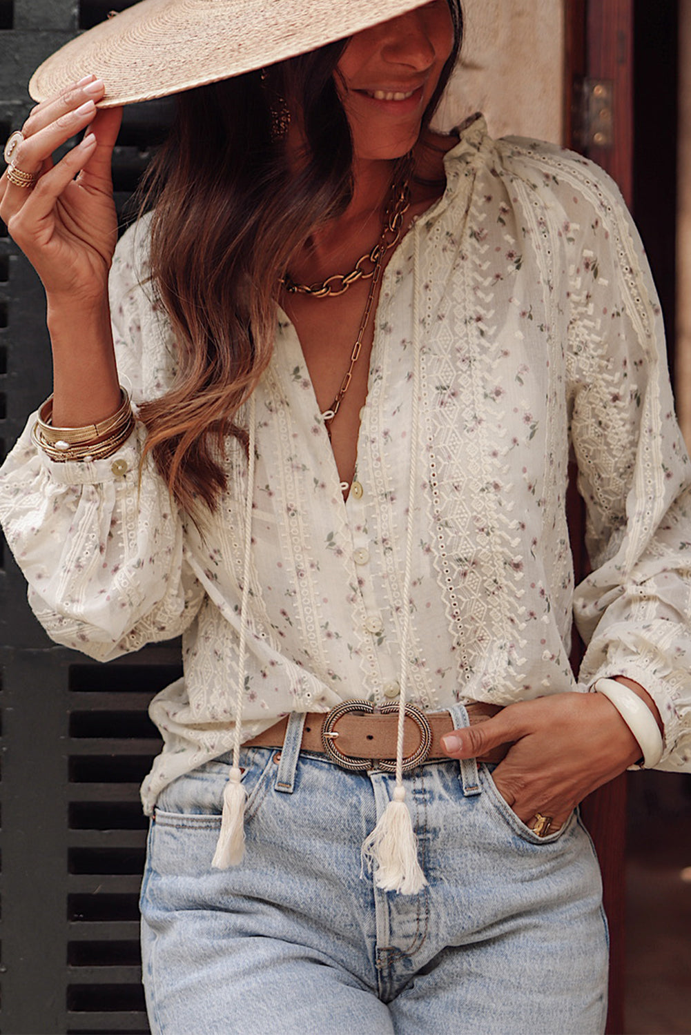 Chemise rouge à manches boules en dentelle brodée de fleurs