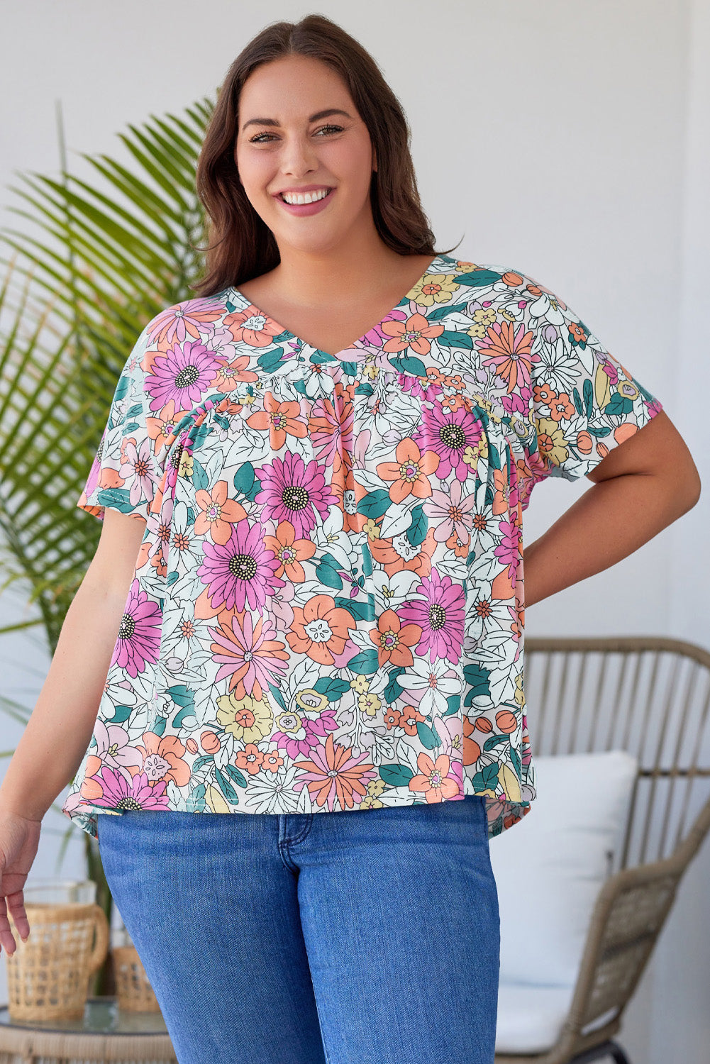 Večbarvna poletna bluza z v-izrezom s cvetličnim vzorcem velike velikosti