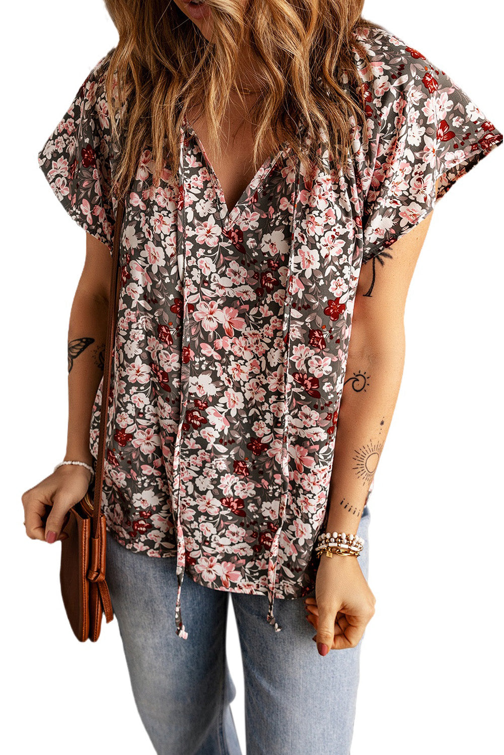 Večbarvna fantazijska plapolajoča bluza s kratkimi rokavi in ​​modnim potiskom