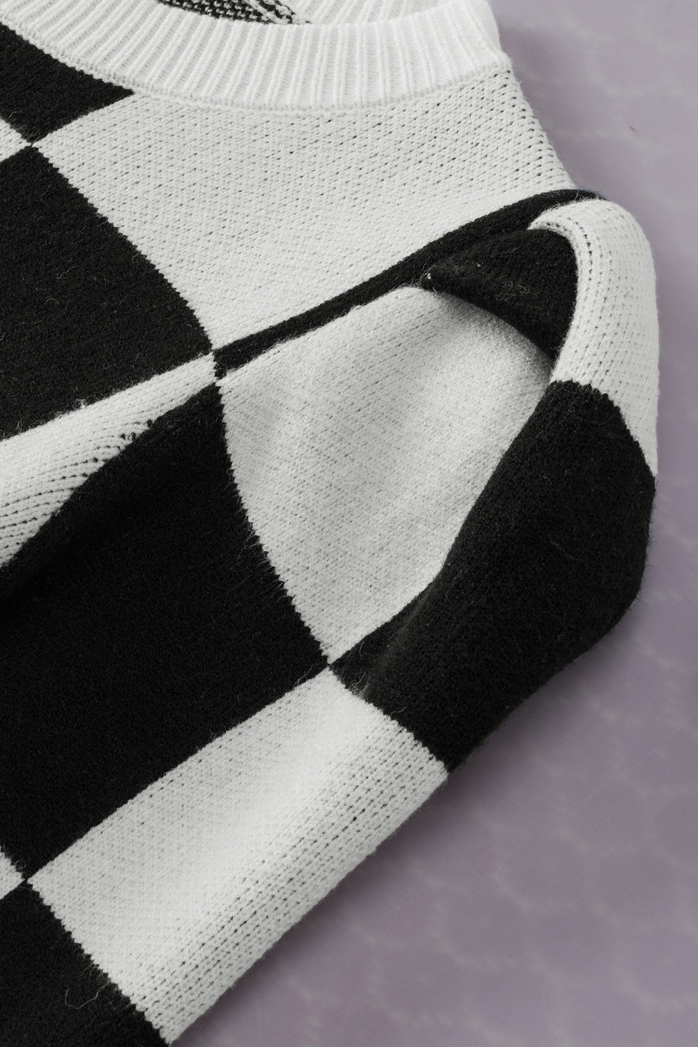 Haut en tricot noir à carreaux bicolores et manches bulles