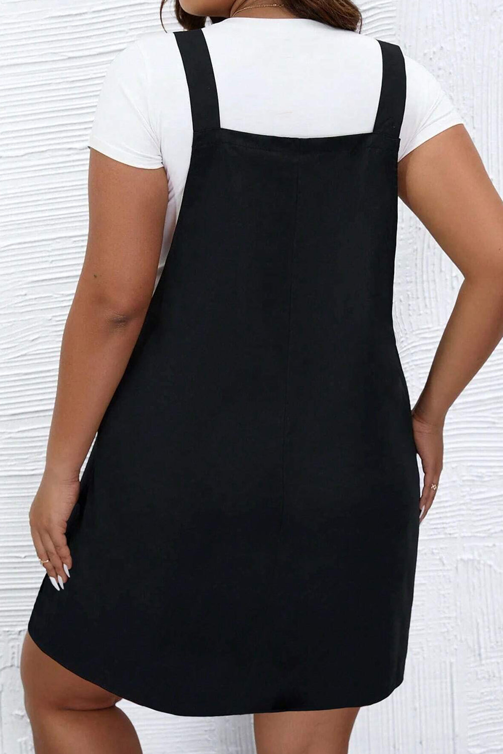 Schwarzes, einfarbiges Overallkleid mit geknöpften Trägern in Übergröße