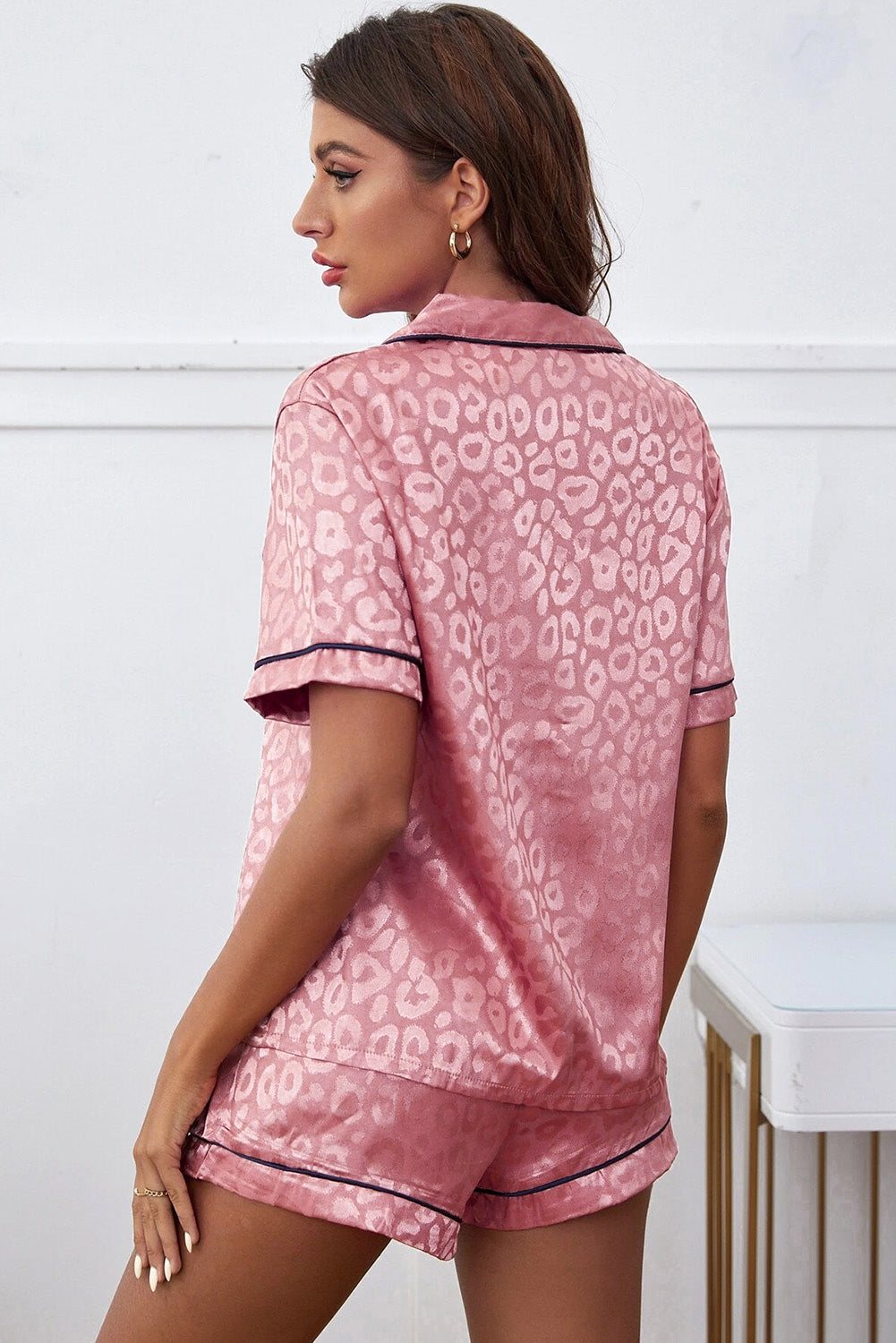 Set pigiama corto 2 pezzi in raso con finiture a contrasto rosa leopardato