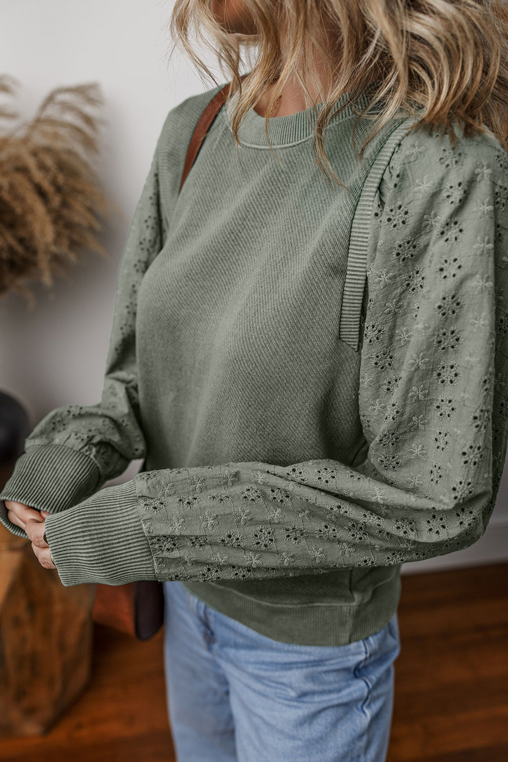 Lässiges Sweatshirt mit Rundhalsausschnitt und strukturiertem Patchwork