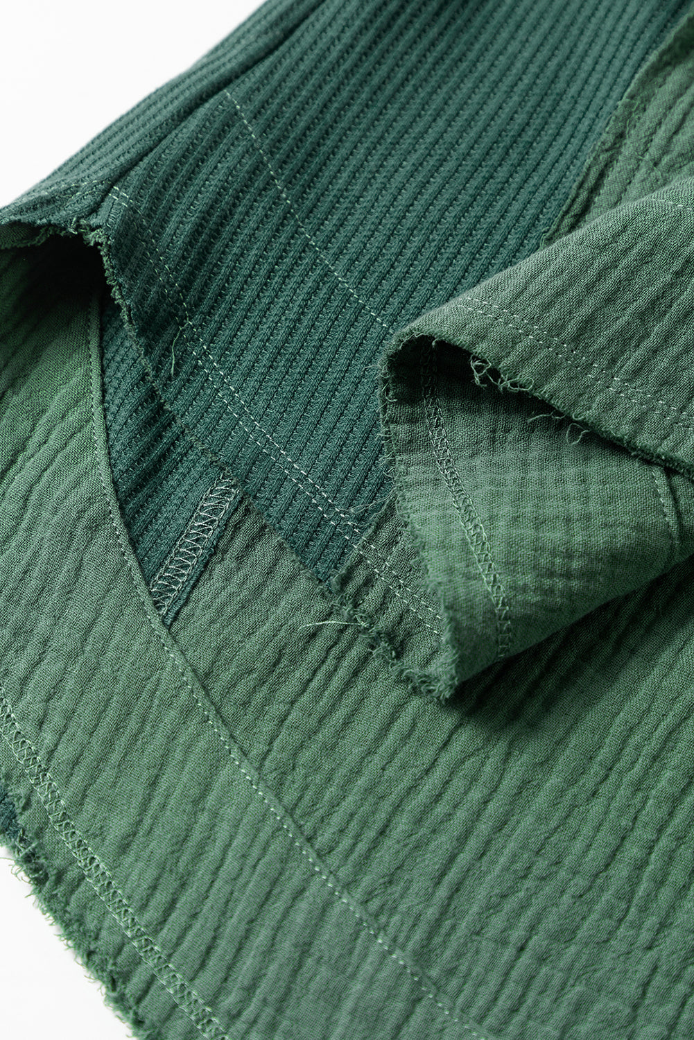 Grüne, strukturierte Waffelstrick-Patchwork-Bluse mit geknöpftem Ausschnitt