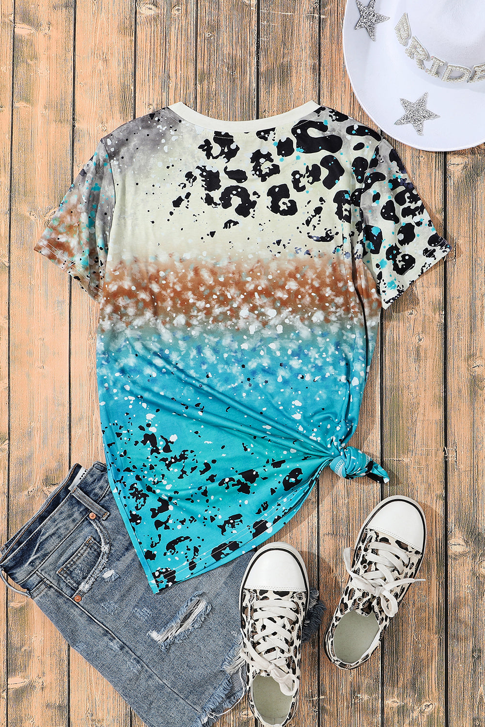 T-shirt décoloré tie-dye léopard bleu ciel