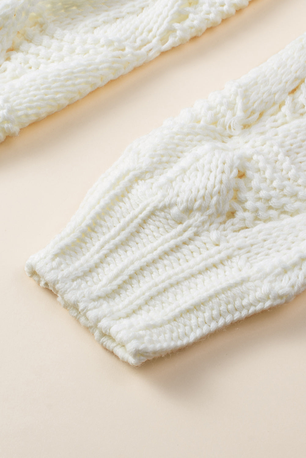 Cardigan blanc ouvert sur le devant en tricot évidé à losanges