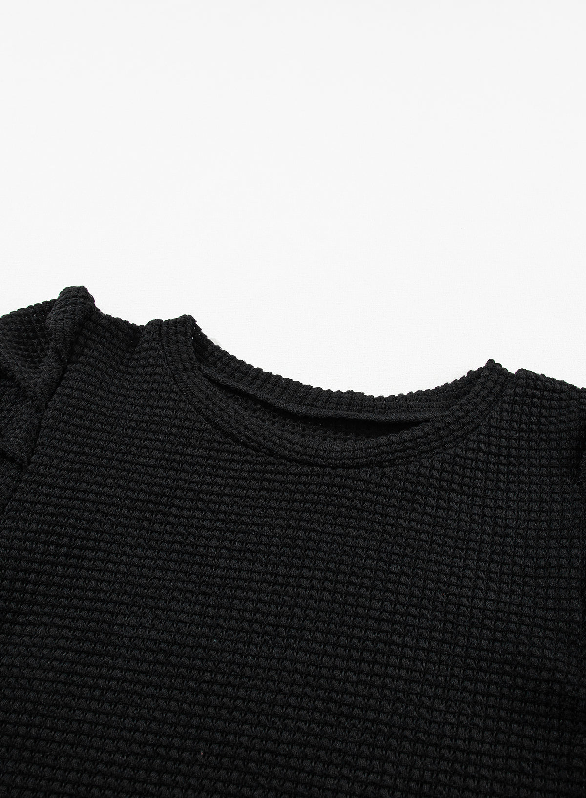 Crna jednobojna majica s gigot rukavima s kopčanjem